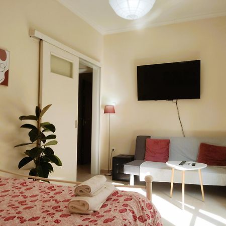 Next To Metro! Bright Apartment With Fully Equipped Kitchen アテネ エクステリア 写真