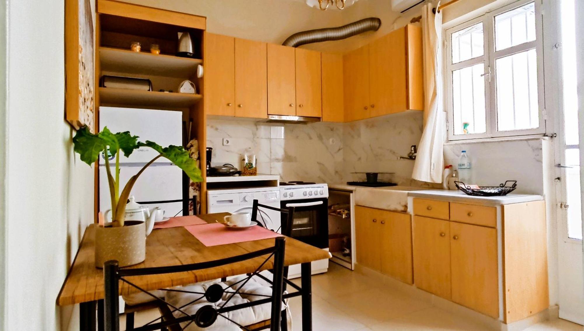 Next To Metro! Bright Apartment With Fully Equipped Kitchen アテネ エクステリア 写真
