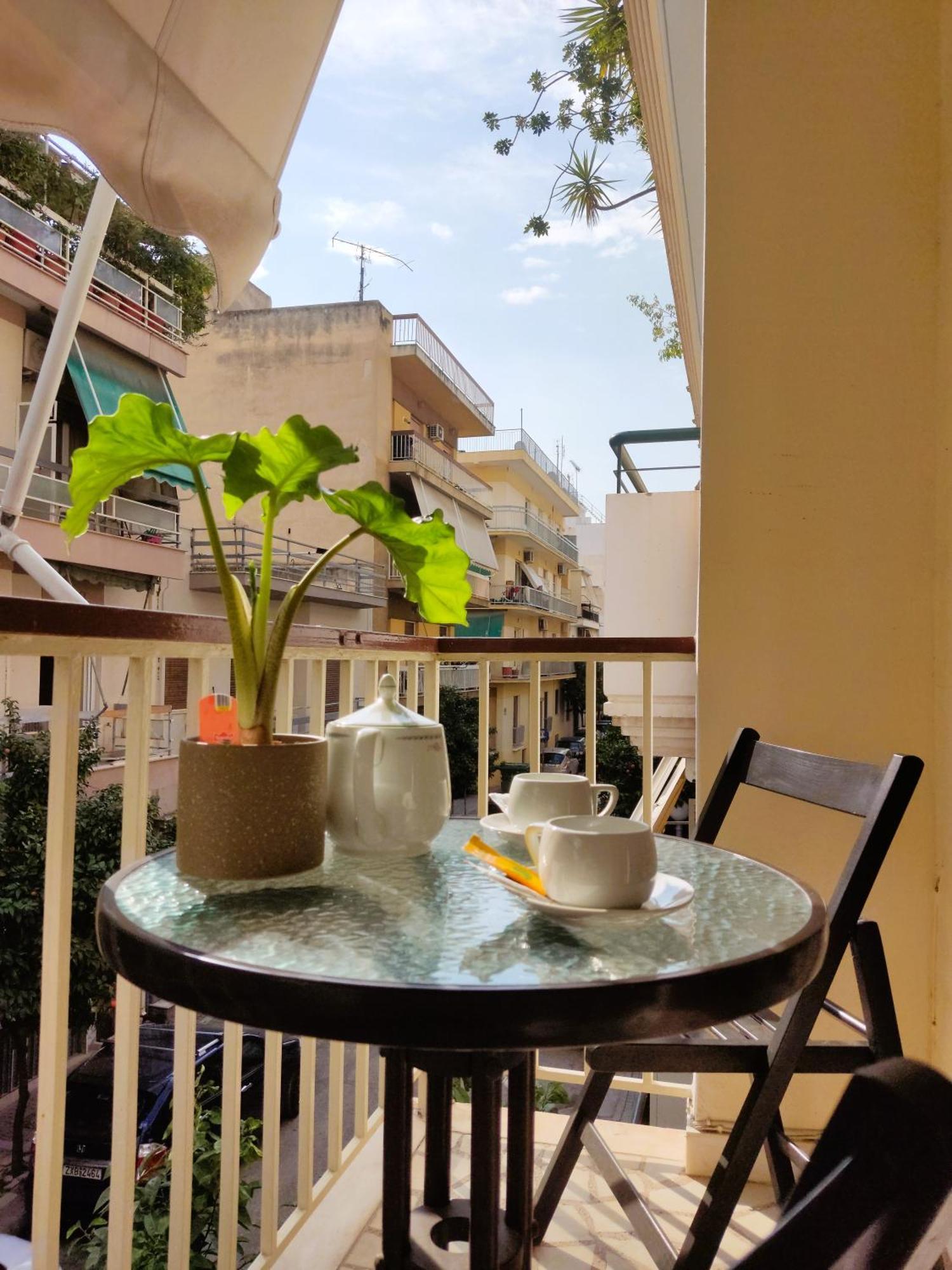 Next To Metro! Bright Apartment With Fully Equipped Kitchen アテネ エクステリア 写真